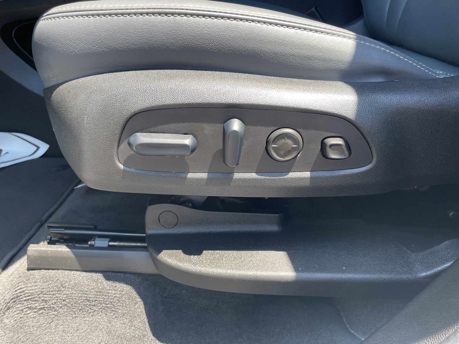 Used 2024 Buick Enclave Premium AWD/4WD image 12