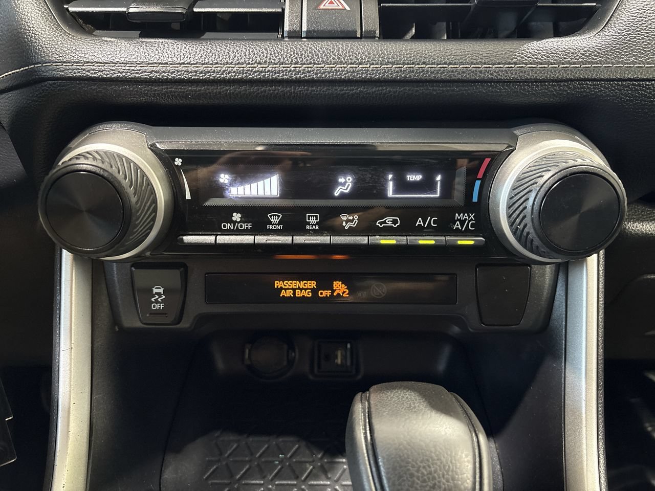 Used 2019 Toyota RAV4 LE FWD image 19