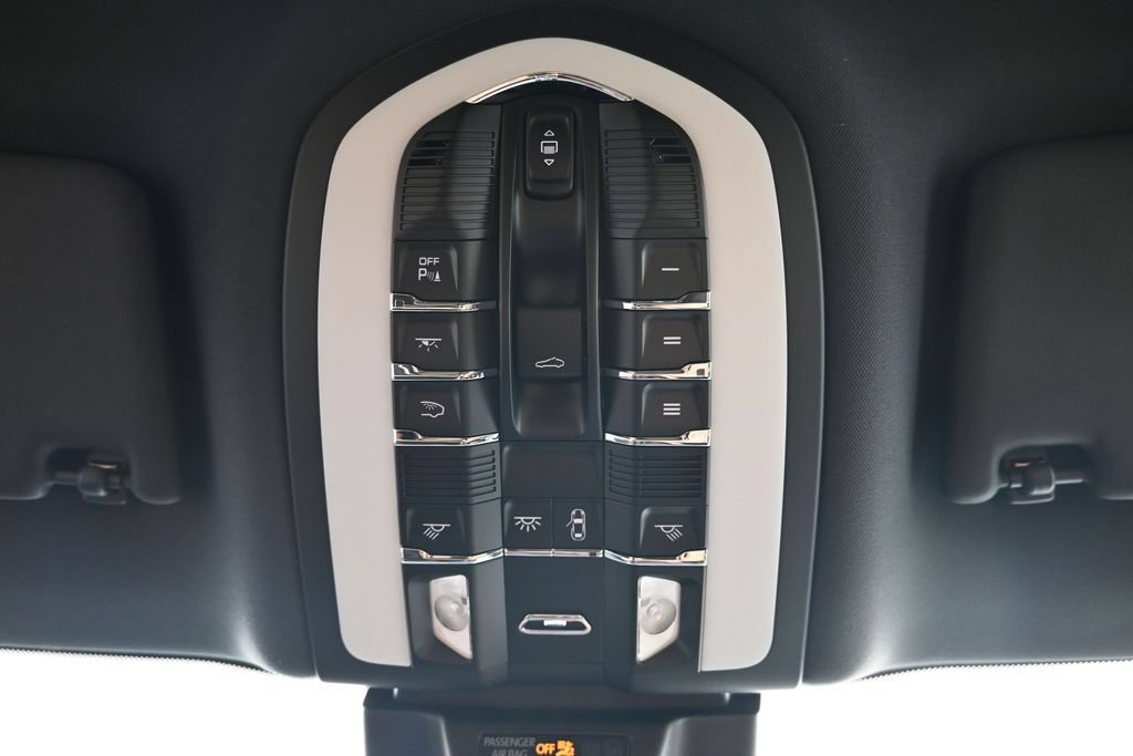 Certified 2026 Porsche Macan AWD/4WD image 21