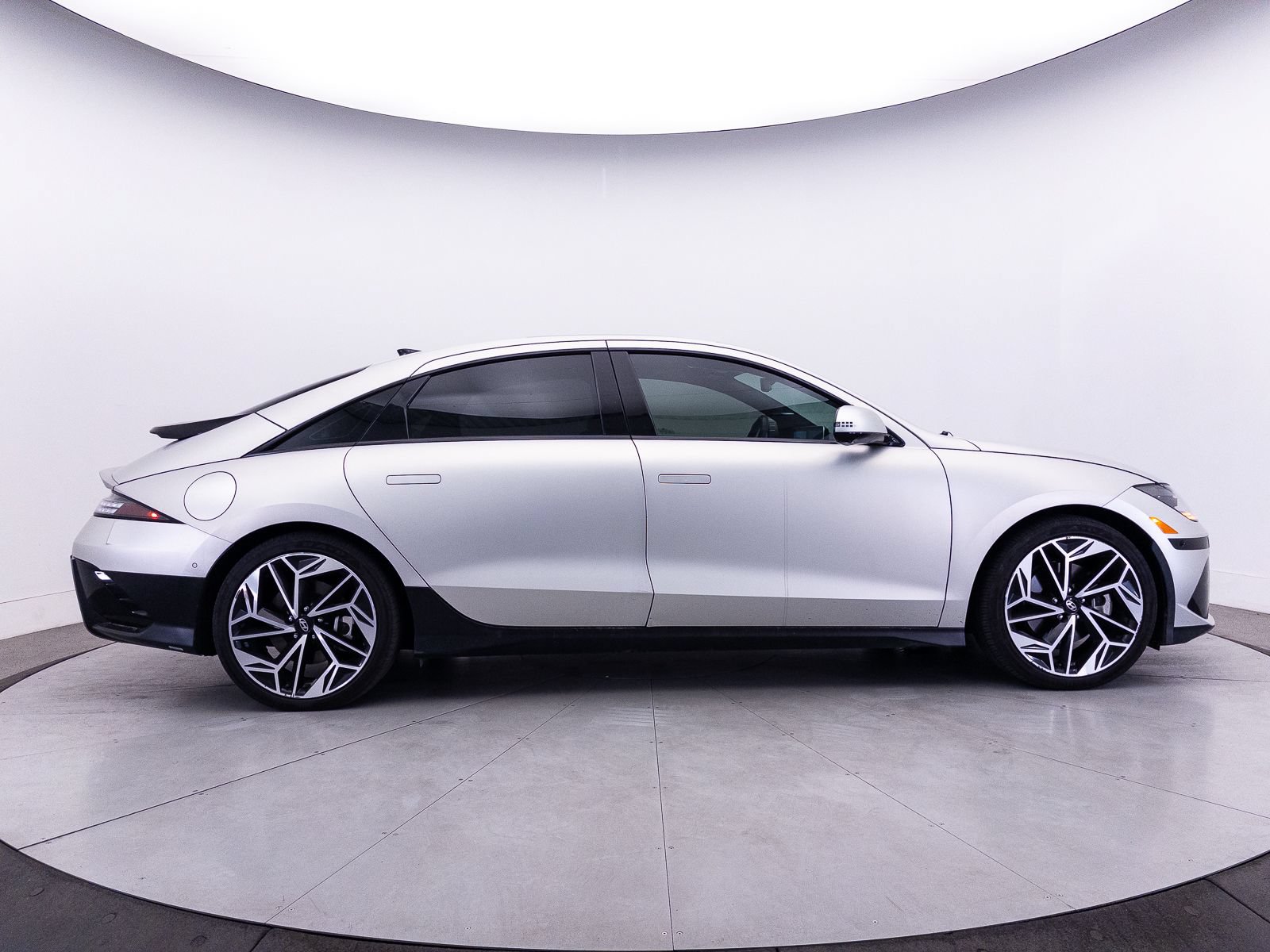 Used 2023 Hyundai Ioniq 6 Limited RWD image 42