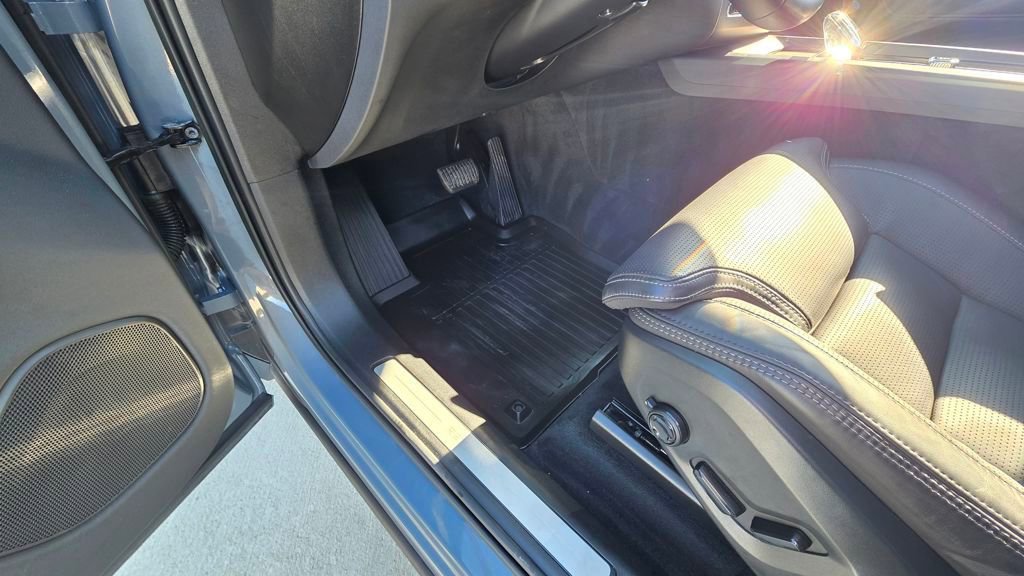 Used 2023 Volvo XC60 T8 Ultimate w/ Climate Package image 24