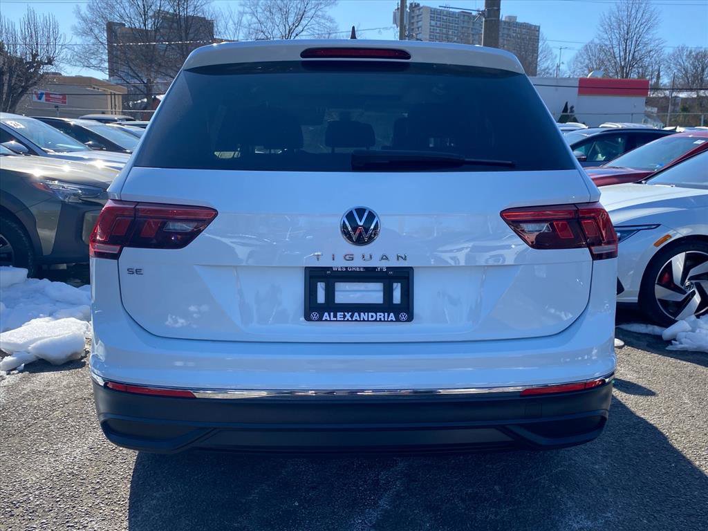 Used 2022 Volkswagen Tiguan SE image 3