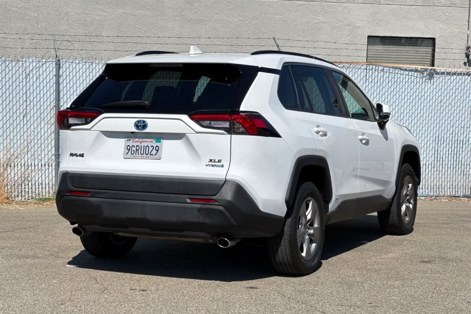Used 2023 Toyota RAV4 XLE w/ Convenience Package AWD/4WD image 3