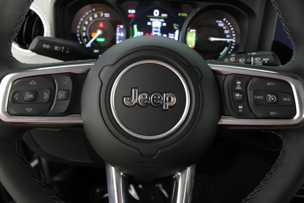 Used 2025 Jeep Wrangler Unlimited Sahara AWD/4WD image 12