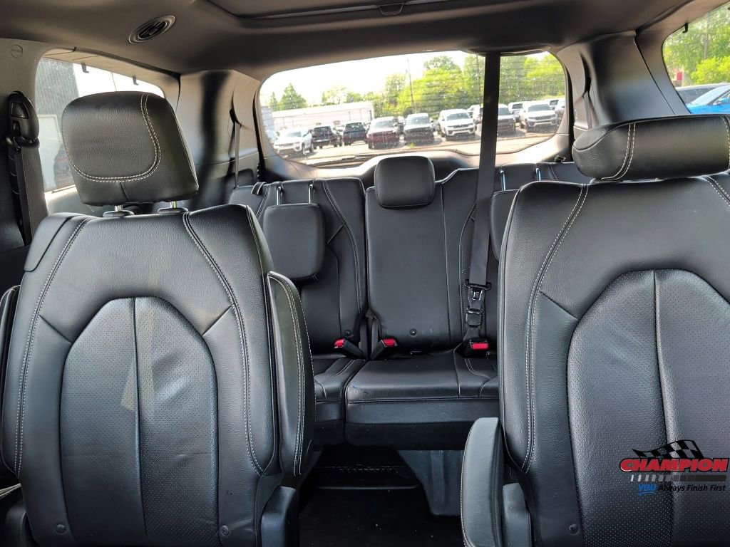 Used 2018 Chrysler Pacifica Touring-L Plus w/ S Appearance Package FWD image 22