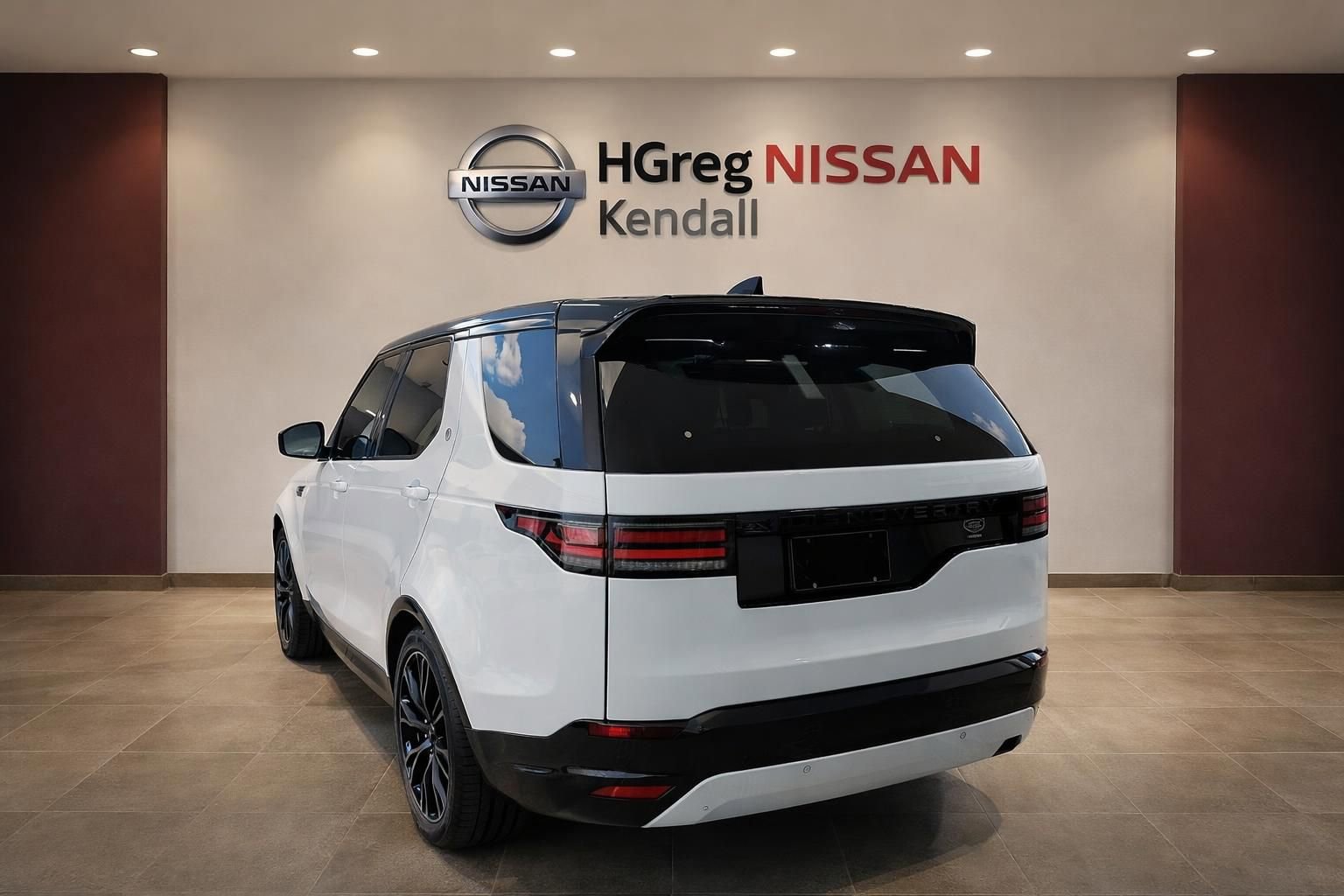 Used 2021 Land Rover Discovery S R-Dynamic AWD/4WD image 4