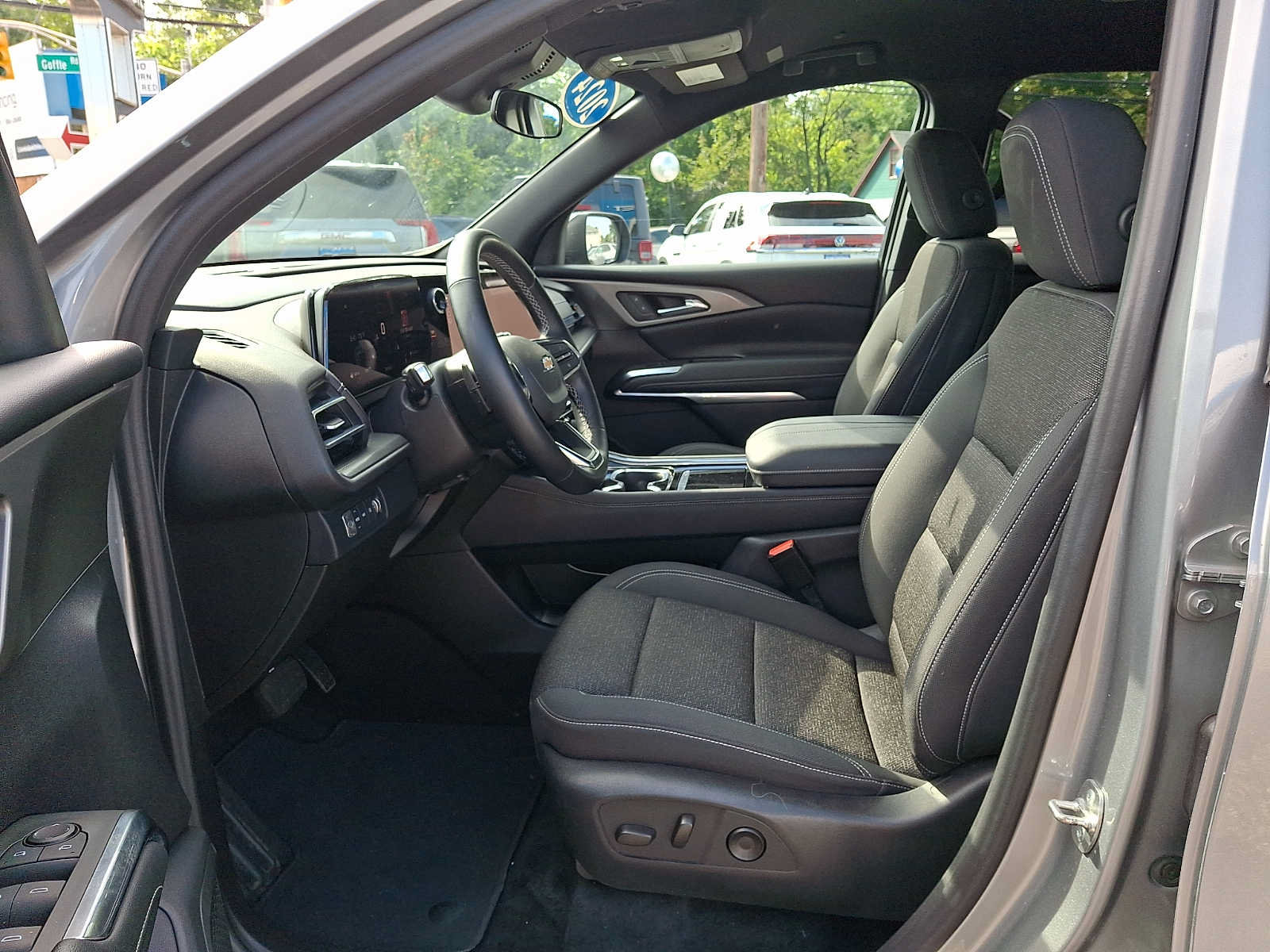 Used 2024 Chevrolet Traverse LT AWD/4WD image 14