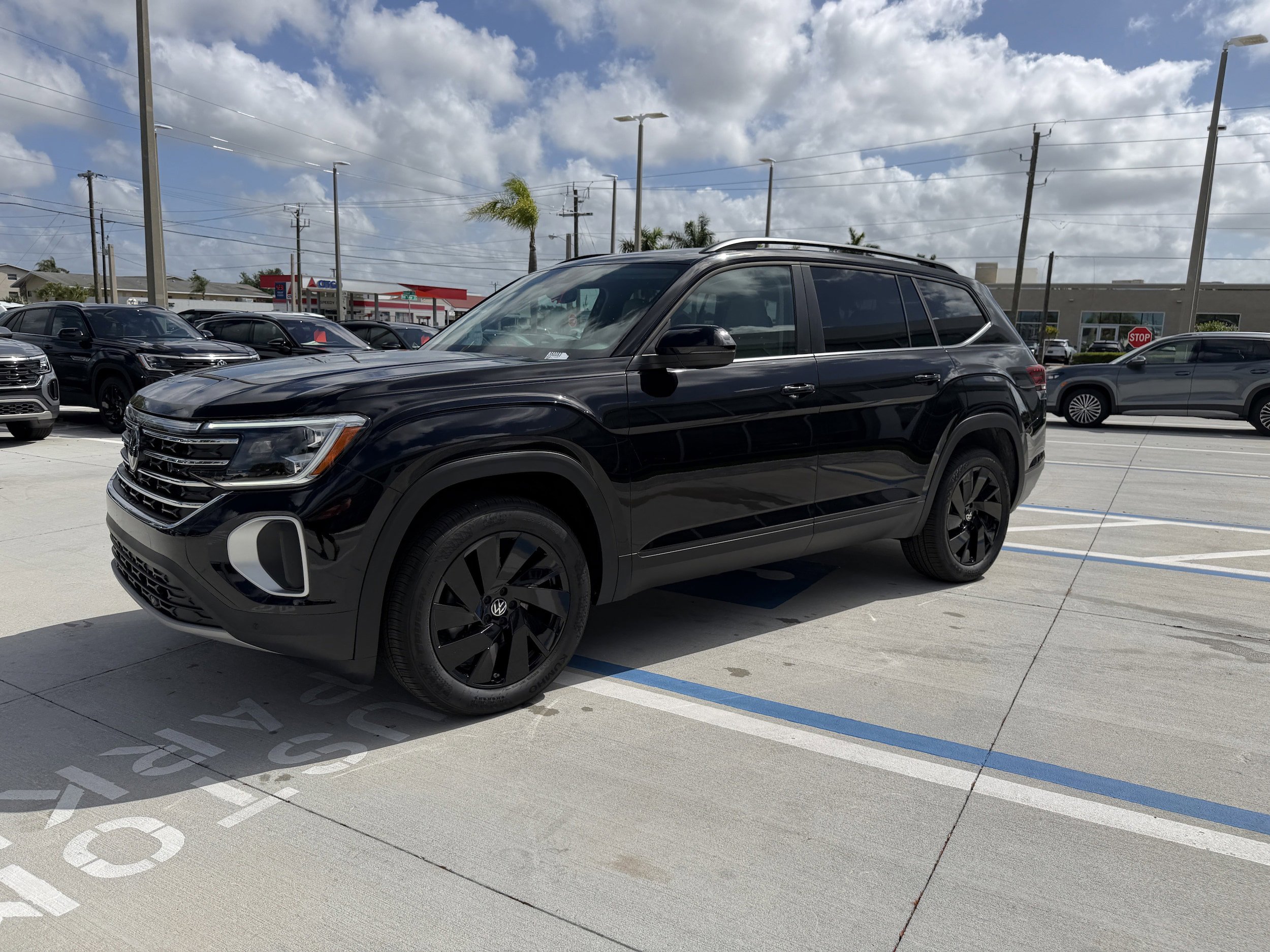 New 2026 Volkswagen Atlas SE image 7
