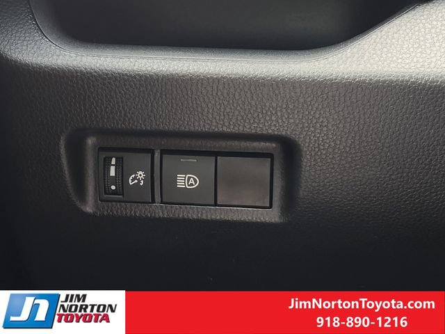 Used 2025 Toyota RAV4 XLE FWD image 22