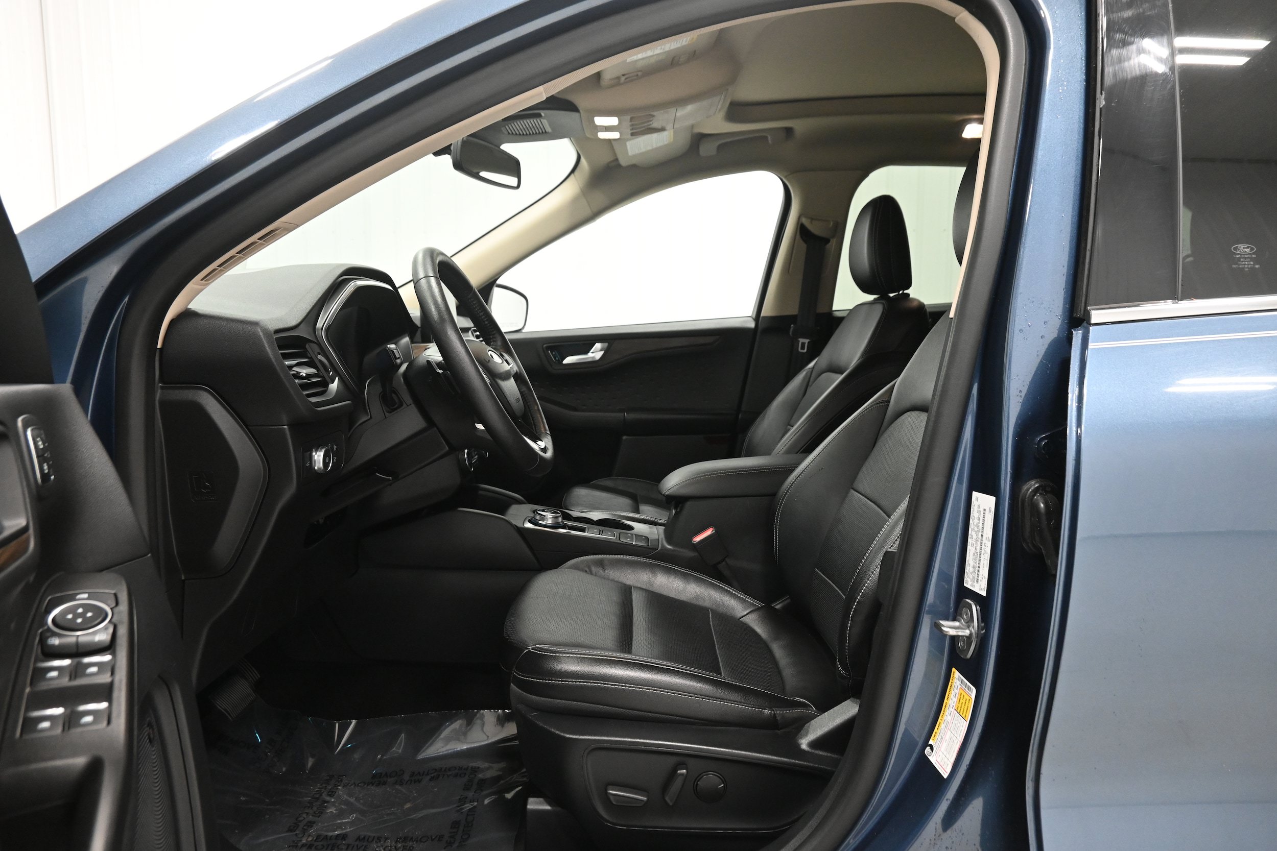 Used 2020 Ford Escape Titanium w/ Titanium Premium Package 2.0 AWD/4WD image 6