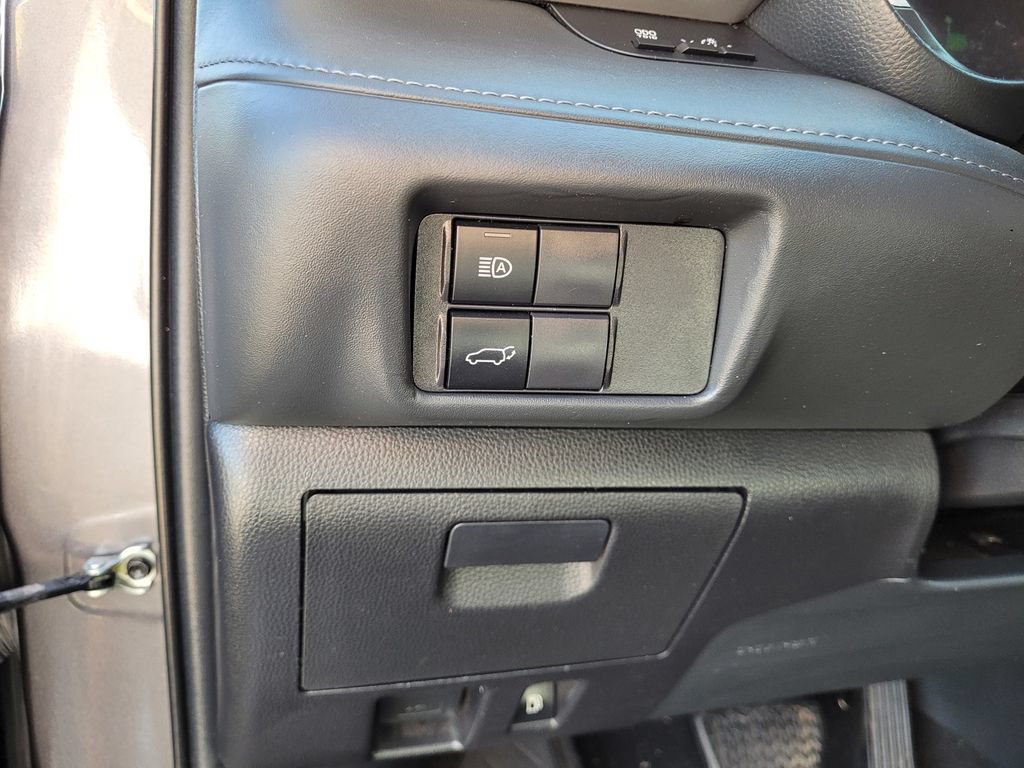 Used 2022 Toyota Highlander XSE AWD/4WD image 25