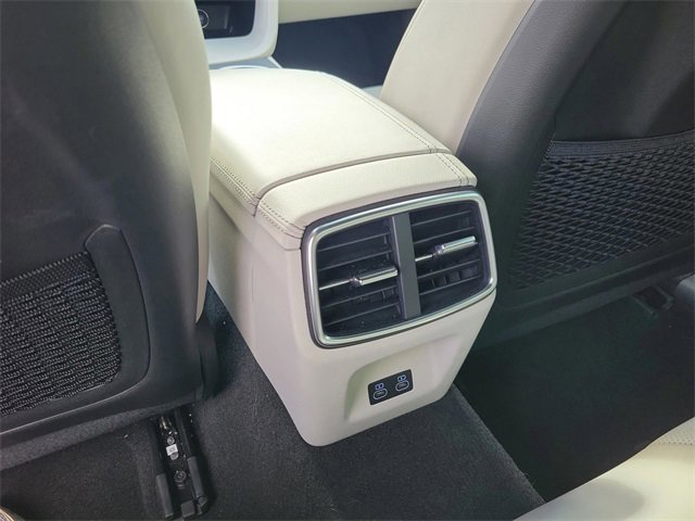 Used 2024 Genesis G70 2.5T image 10