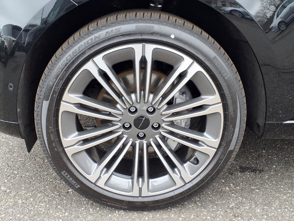 New 2026 Land Rover Range Rover SE image 9