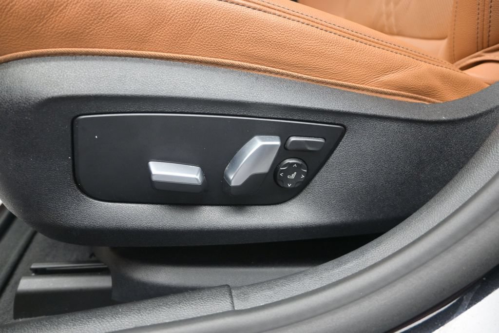 Used 2021 BMW 530i w/ Premium Package RWD image 11