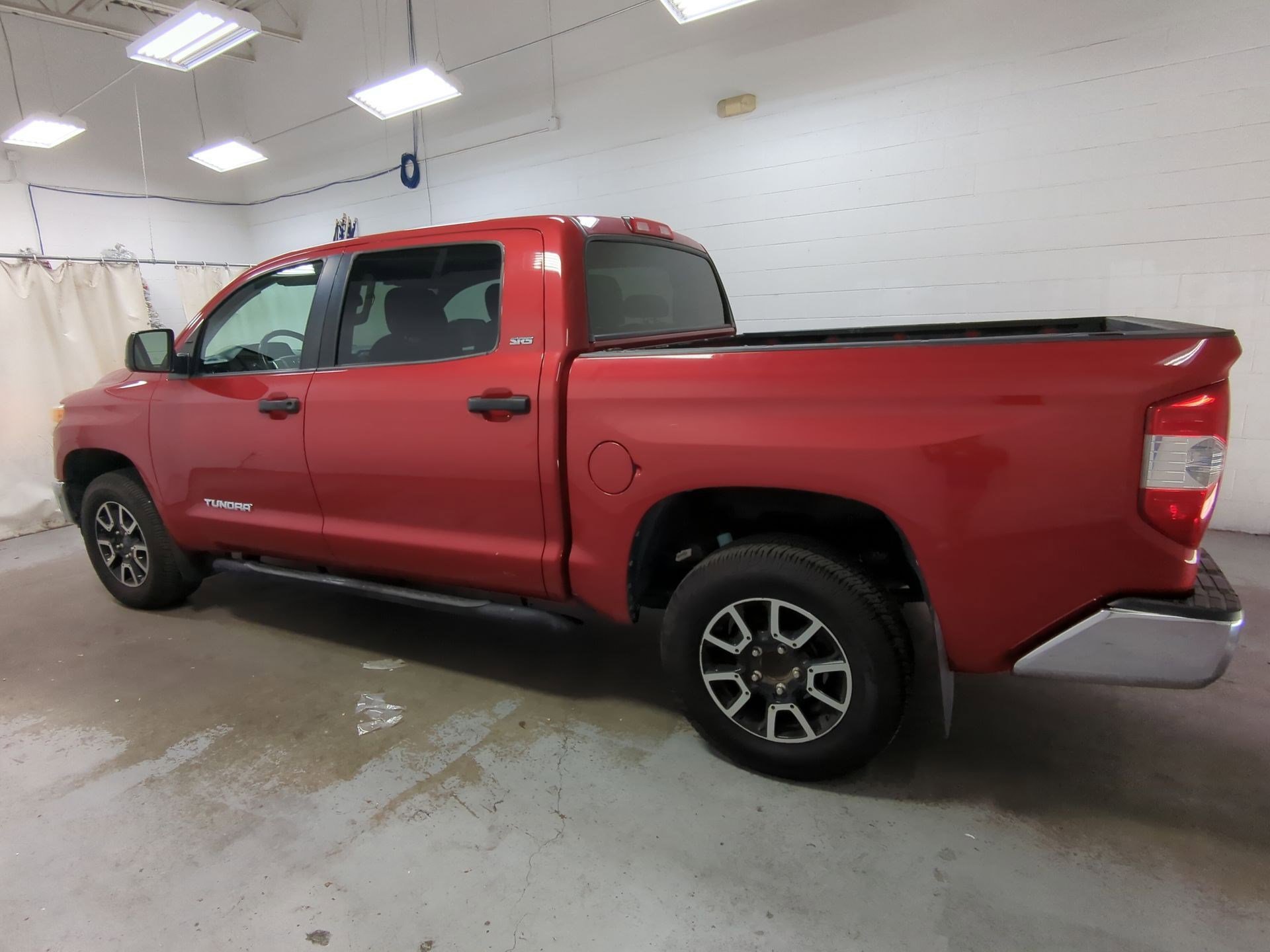 Used 2017 Toyota Tundra SR5 w/ TRD Off Road Package image 9
