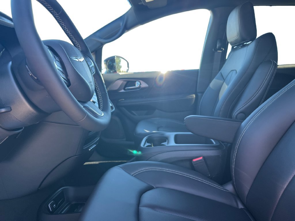 New 2026 Chrysler Pacifica Select FWD image 19
