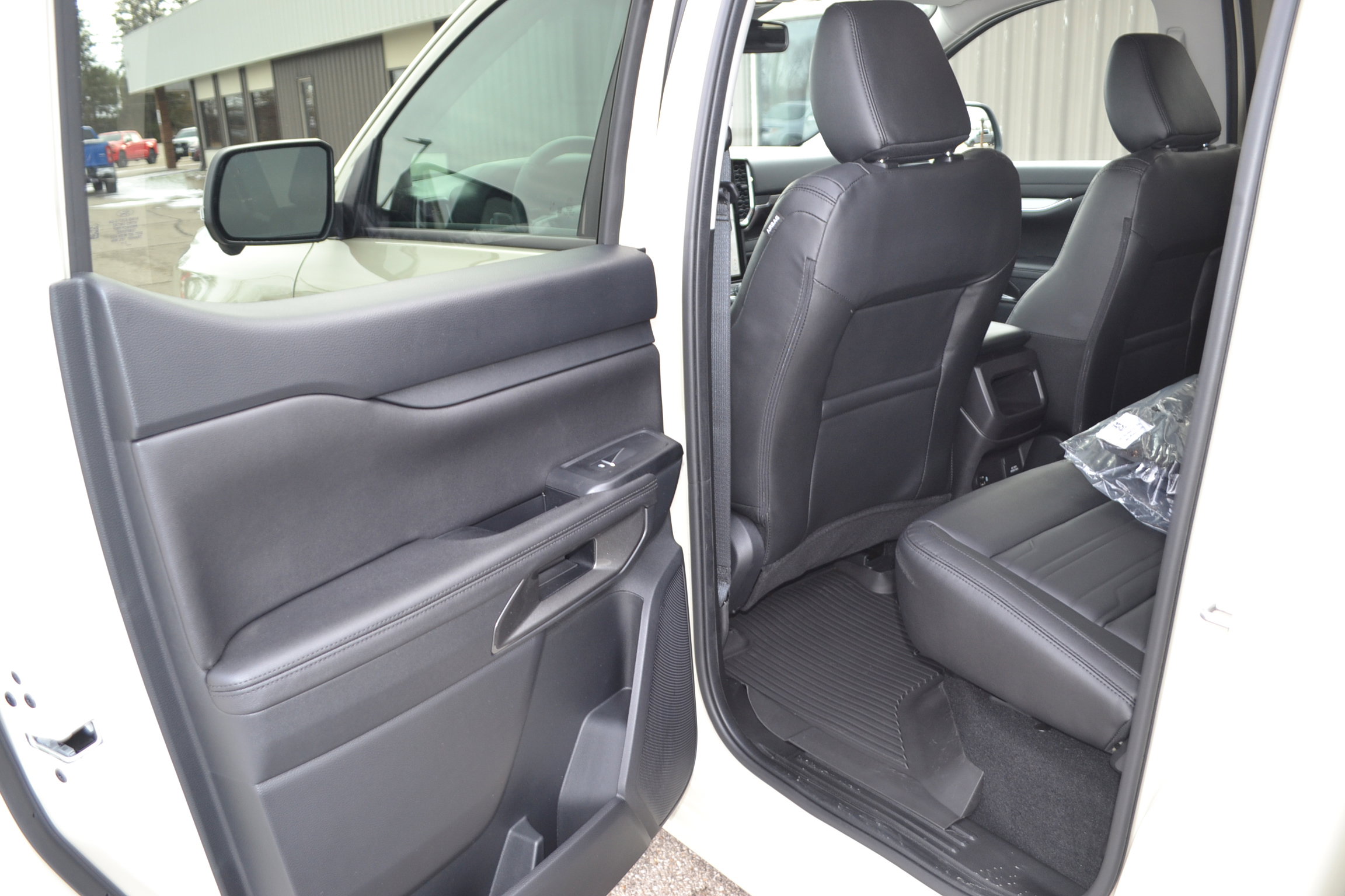 New 2025 Ford Ranger Lariat w/ Black Appearance Package image 7