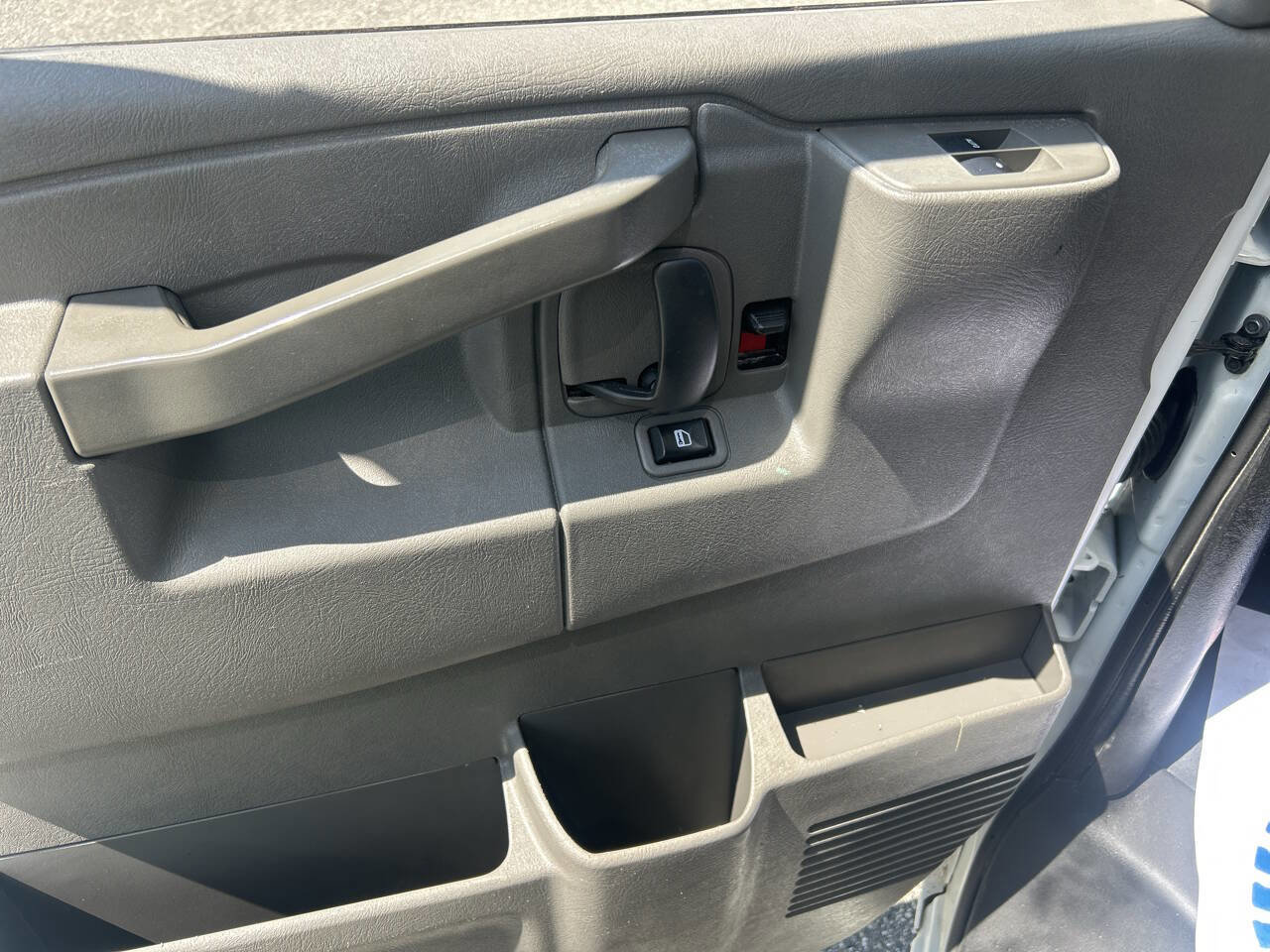 Used 2018 Chevrolet Express 3500 w/ Power Convenience Package image 10