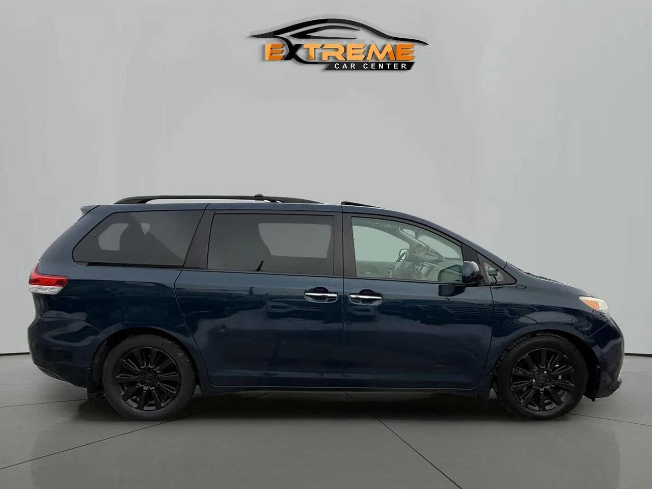 Used 2012 Toyota Sienna Limited image 6