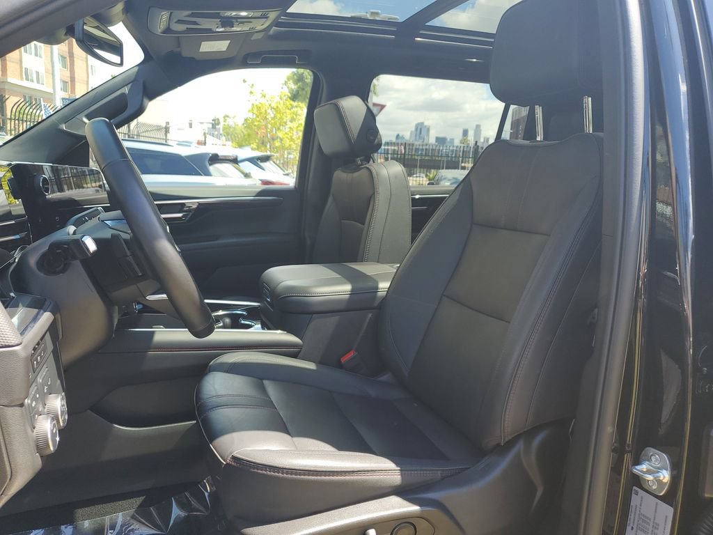 Used 2025 Chevrolet Suburban RST w/ Comfort Package AWD/4WD image 21