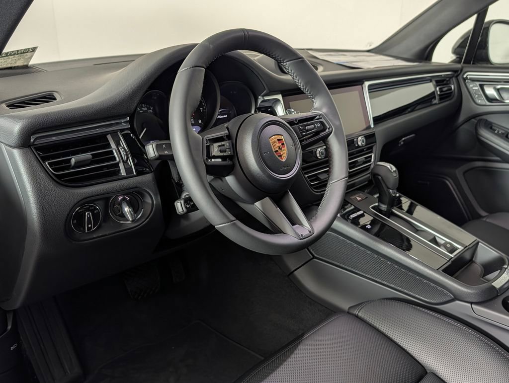 New 2026 Porsche Macan image 4