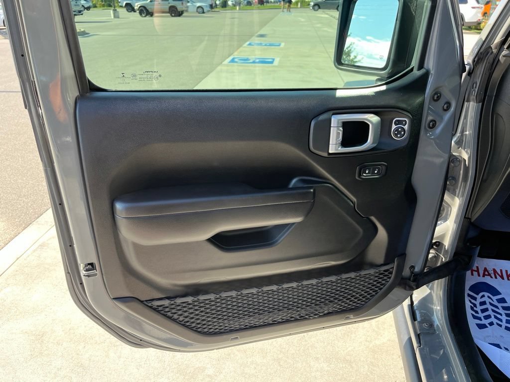 Used 2021 Jeep Wrangler Unlimited Rubicon AWD/4WD image 6