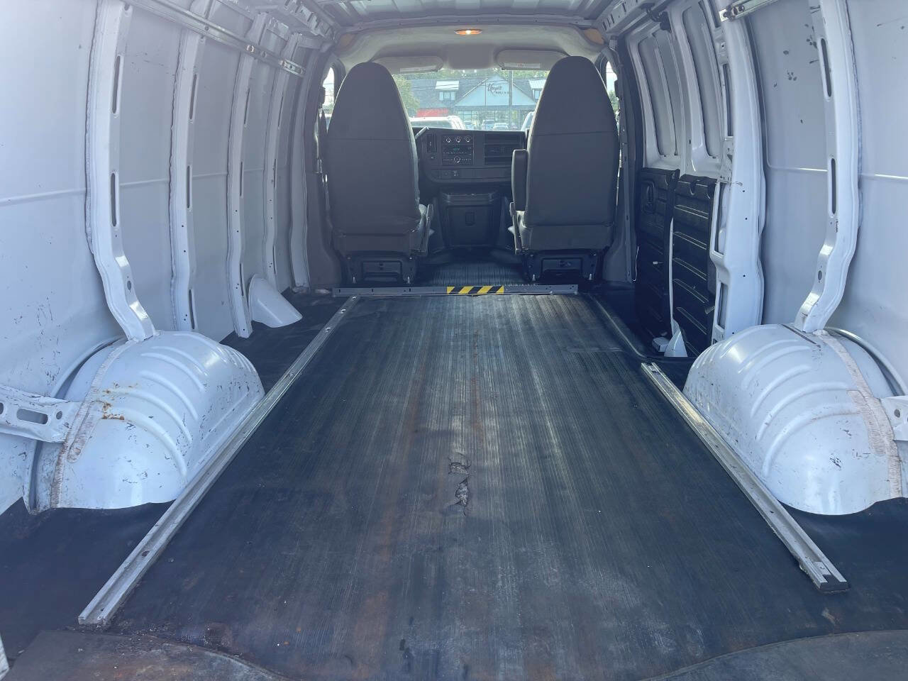 Used 2014 Chevrolet Express 2500 image 11