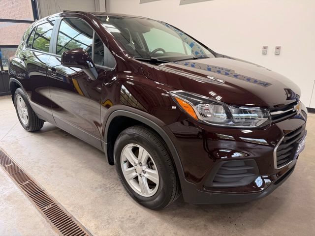 Used 2022 Chevrolet Trax LS w/ Tint and Cruise Package AWD/4WD image 2