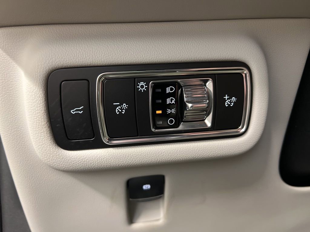 Used 2026 Lincoln Nautilus Premier image 24