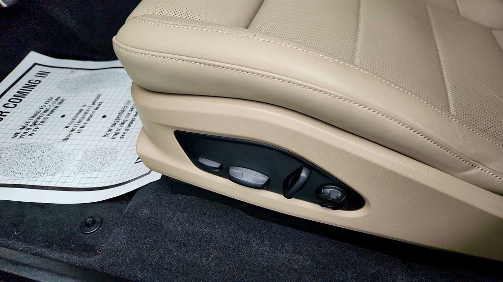 Used 2025 Porsche Macan 4S Electric image 12