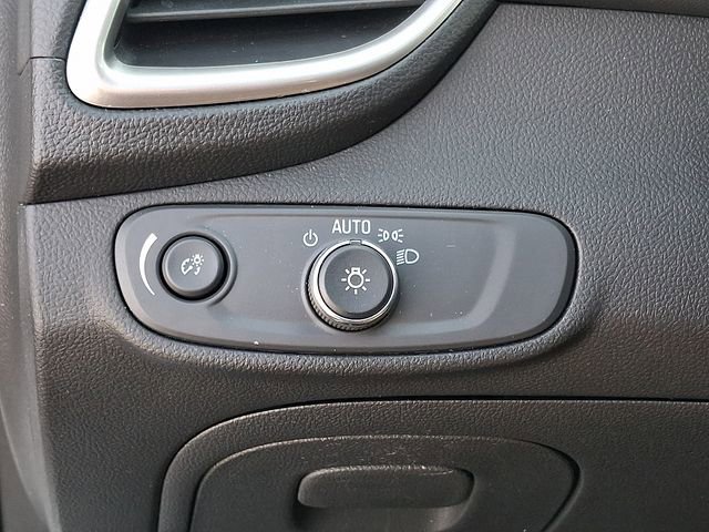 Certified 2022 Chevrolet Trax LT w/ LT Convenience Package image 24