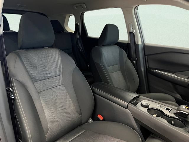 Used 2025 Nissan Rogue SV AWD/4WD image 11