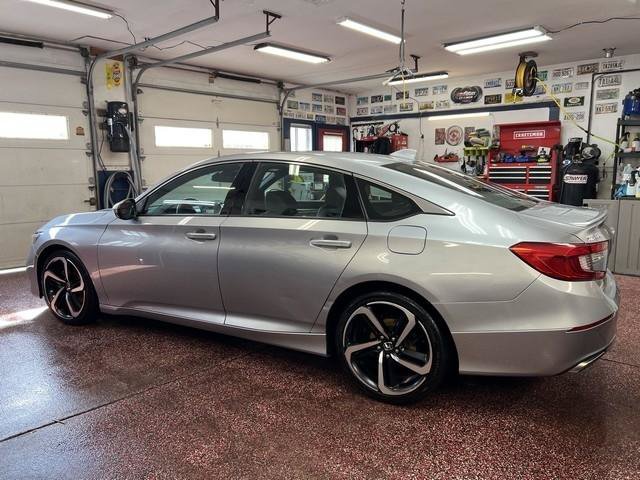 Used 2018 Honda Accord Sport image 2