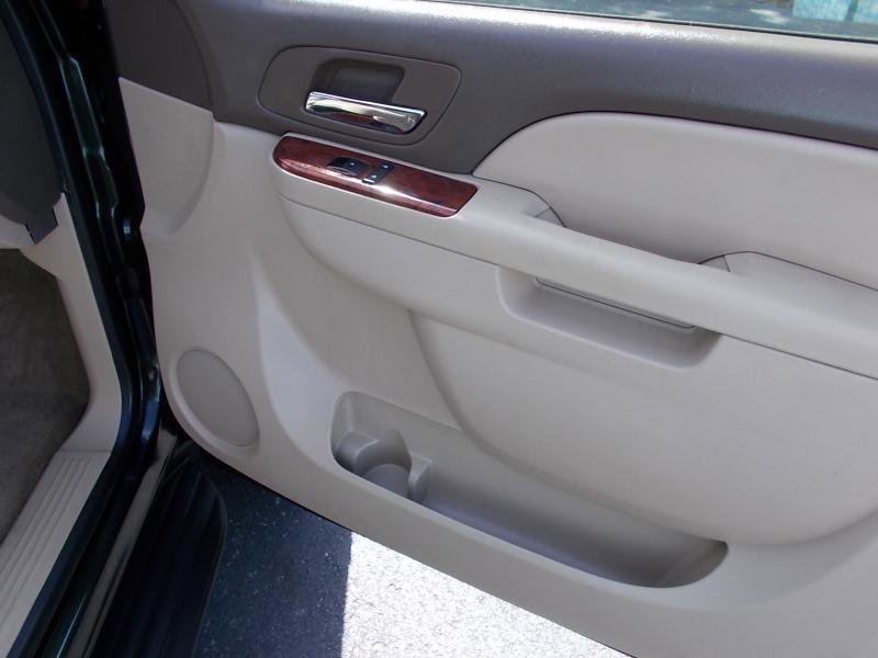 Used 2013 Chevrolet Avalanche LS image 25