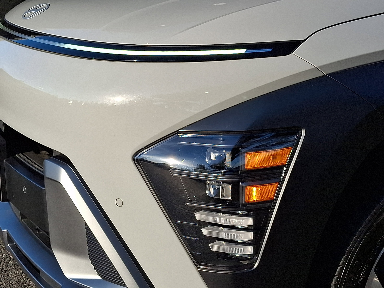 Certified 2024 Hyundai Kona Limited AWD/4WD image 9