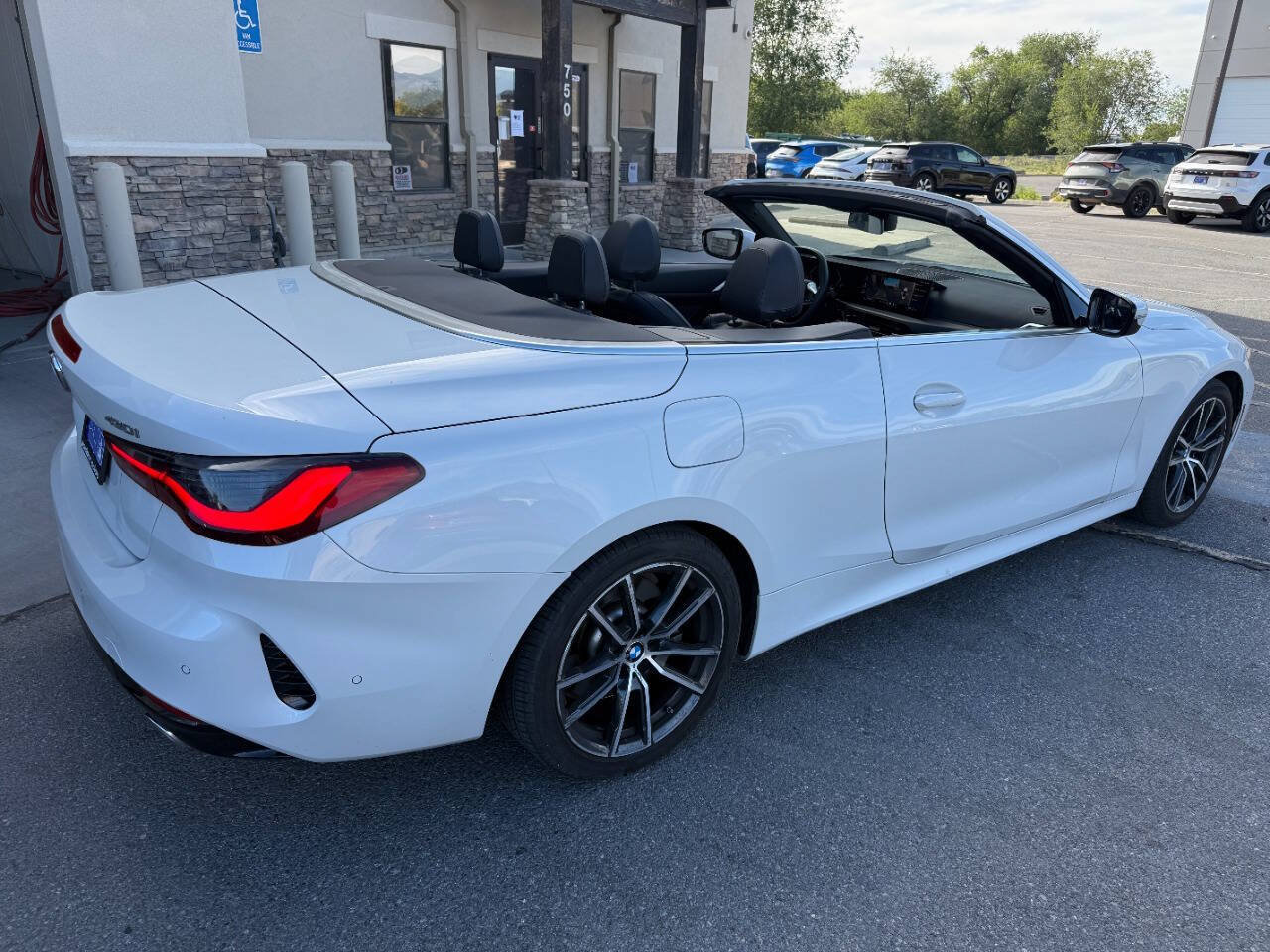 Used 2025 BMW 430i Convertible w/ Premium Package RWD image 7