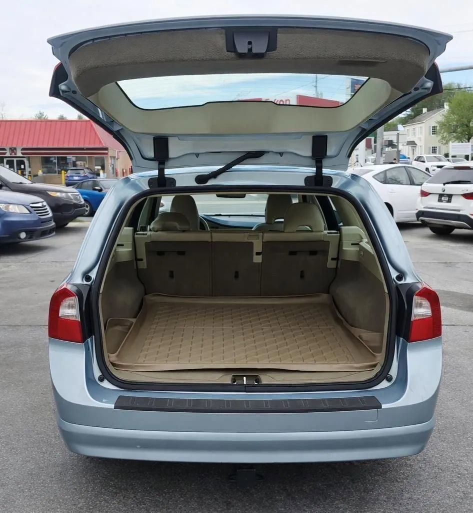 Used 2009 Volvo V70 FWD image 6