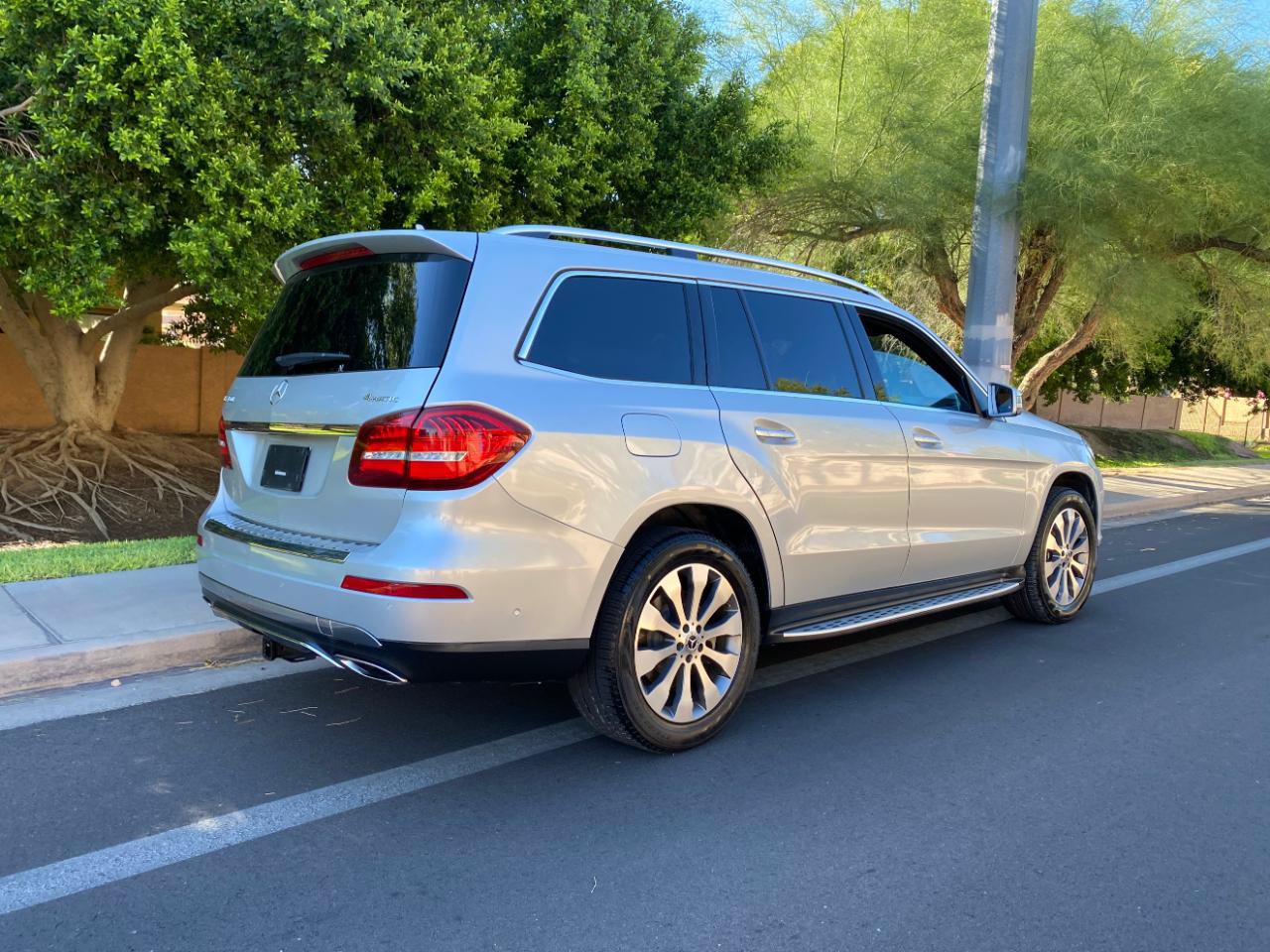 Used 2019 Mercedes-Benz GLS 450 4MATIC image 9