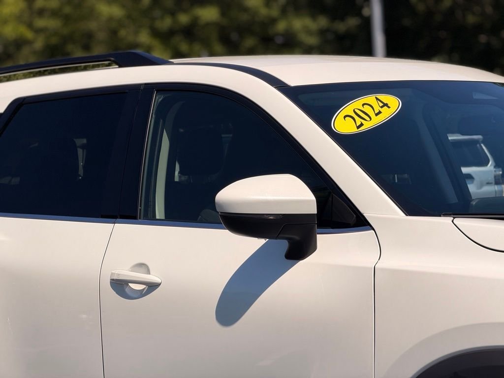 Used 2024 Nissan Pathfinder SV FWD image 7