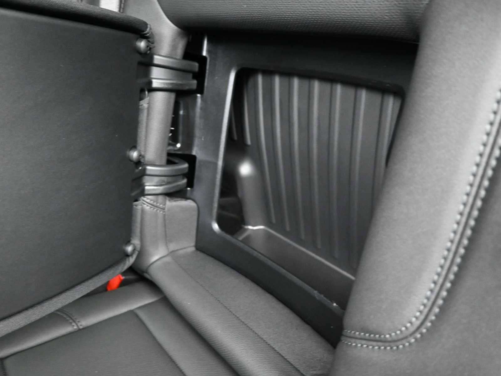 New 2026 GMC Sierra 1500 SLT image 5