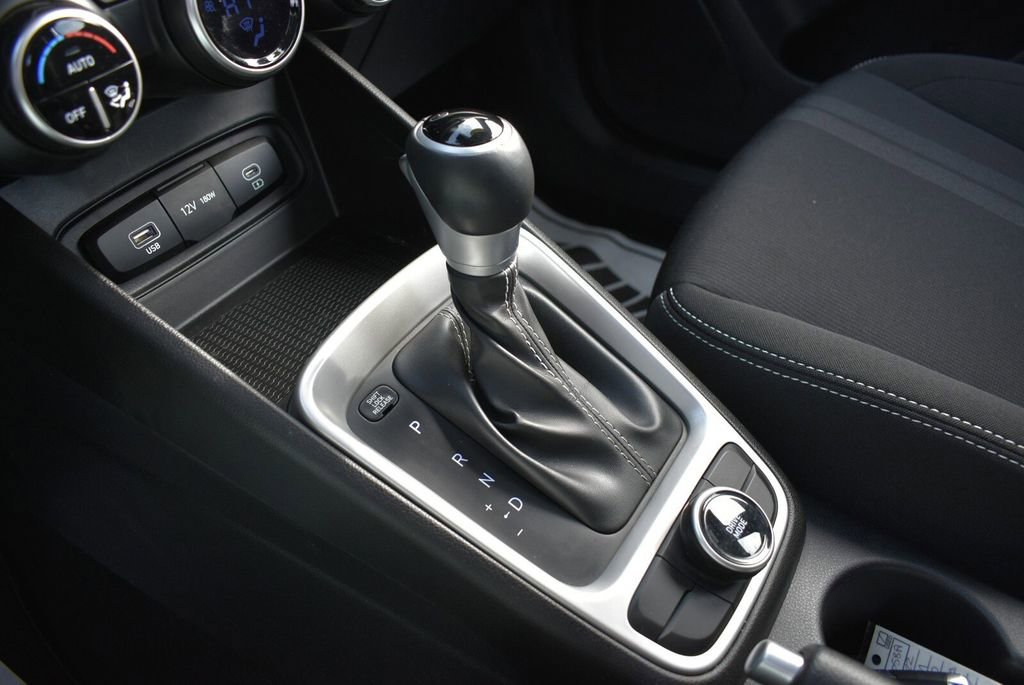 Used 2024 Hyundai Venue SEL image 21