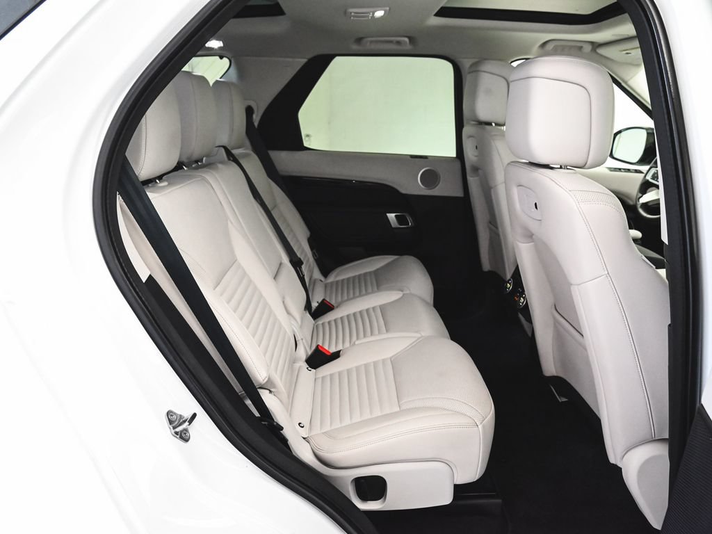 Used 2025 Land Rover Discovery S AWD/4WD image 31