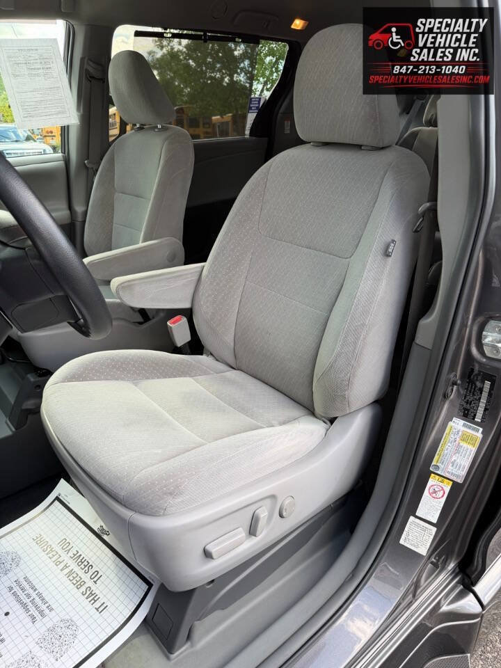Used 2018 Toyota Sienna LE FWD image 33