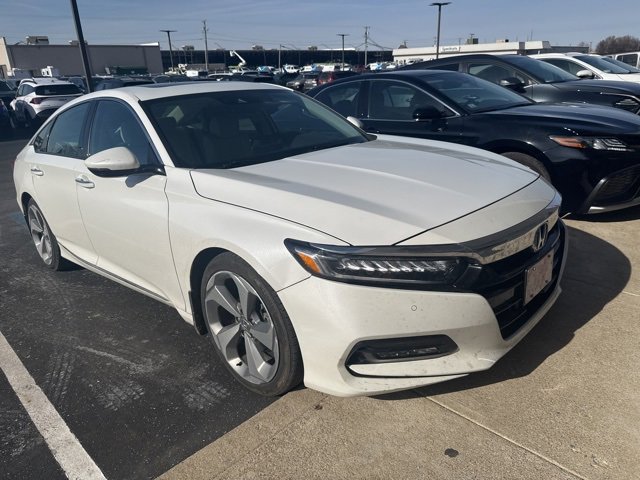 Used 2018 Honda Accord Touring image 2