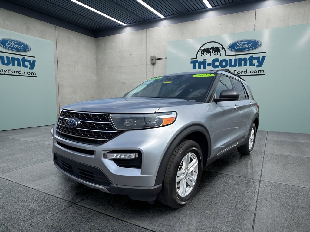 Used 2023 Ford Explorer XLT w/ Equipment Group 202A image 3