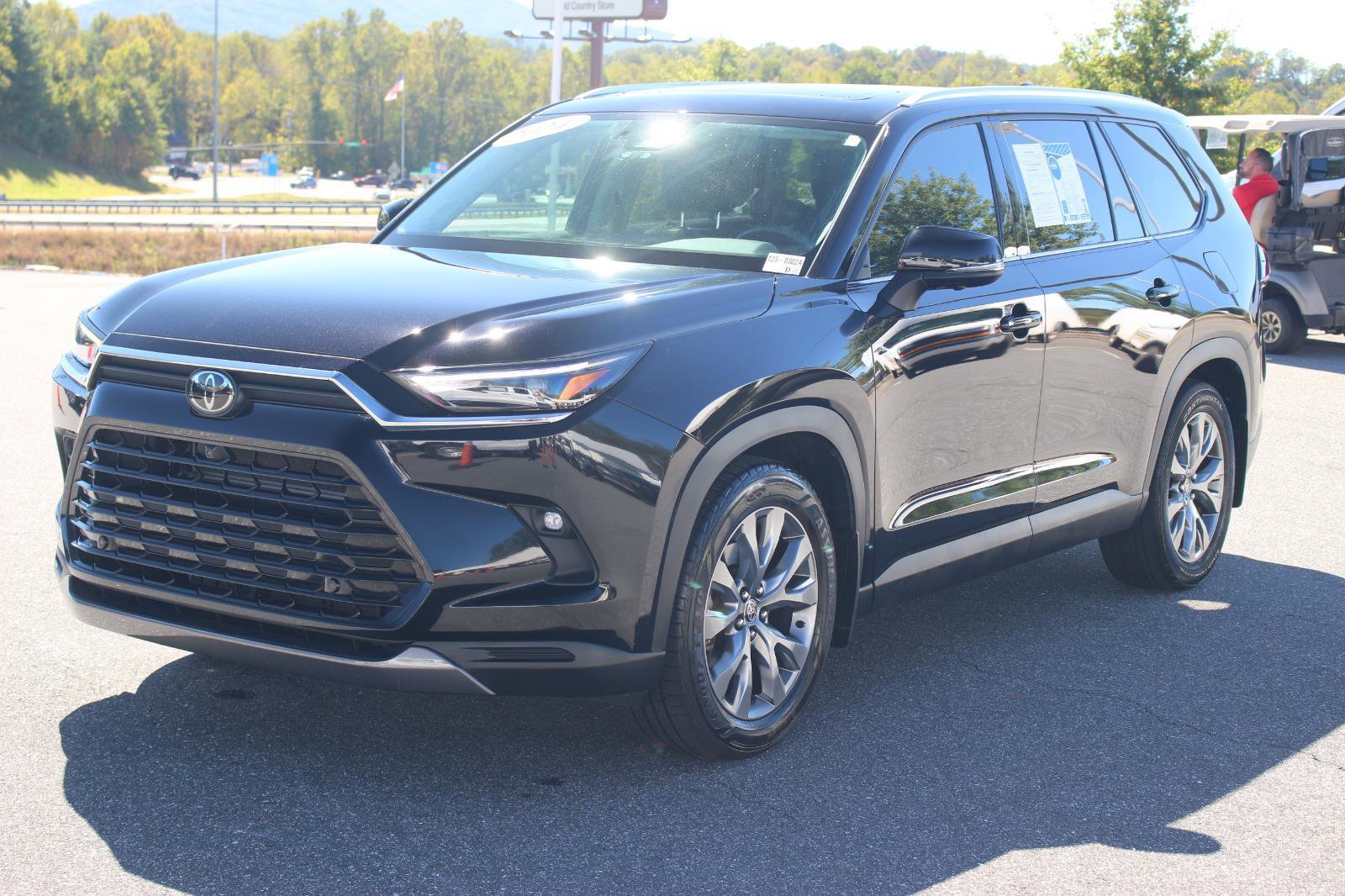 Used 2024 Toyota Grand Highlander Limited image 3