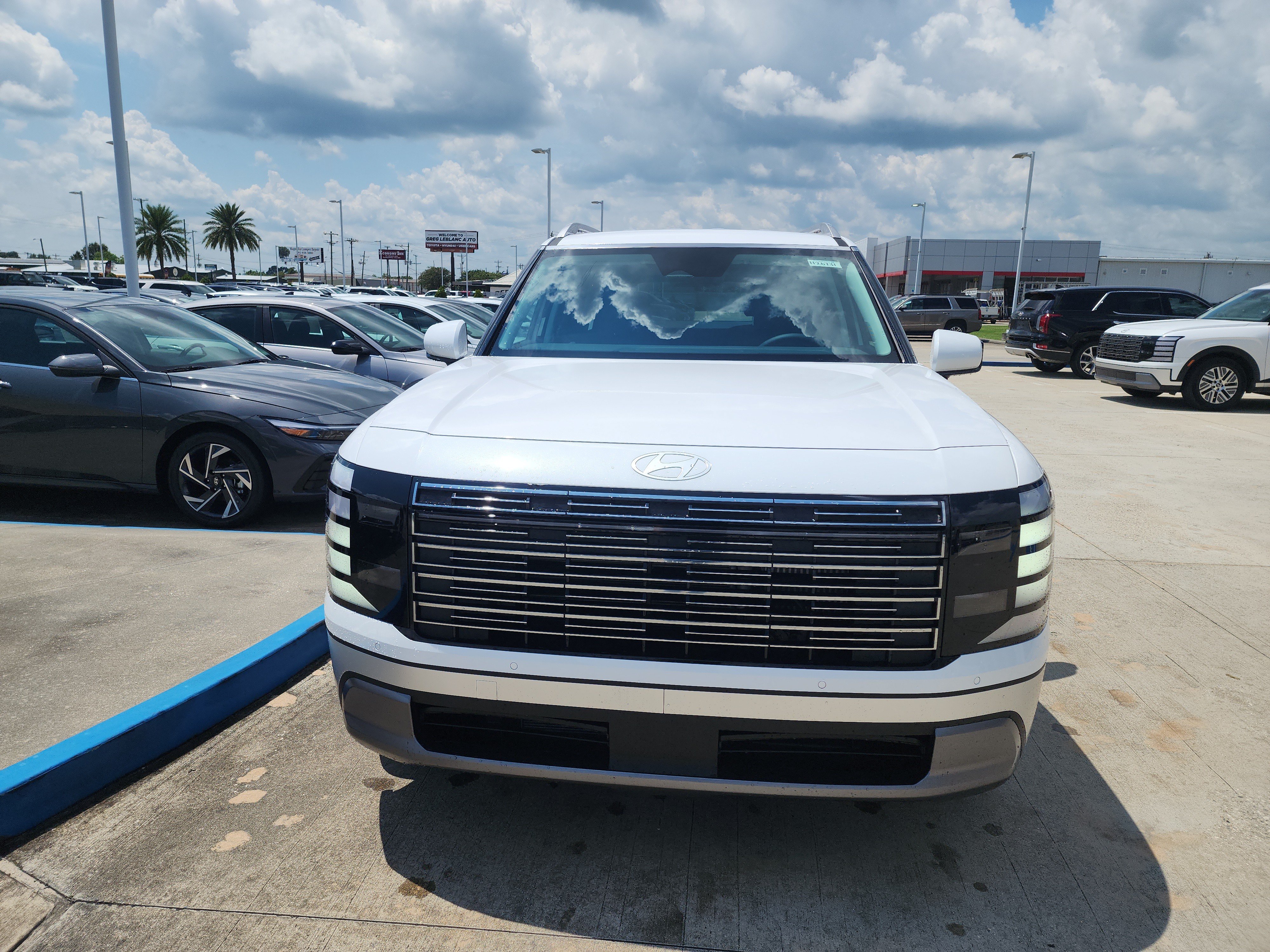 New 2026 Hyundai Palisade FWD Hybrid image 2