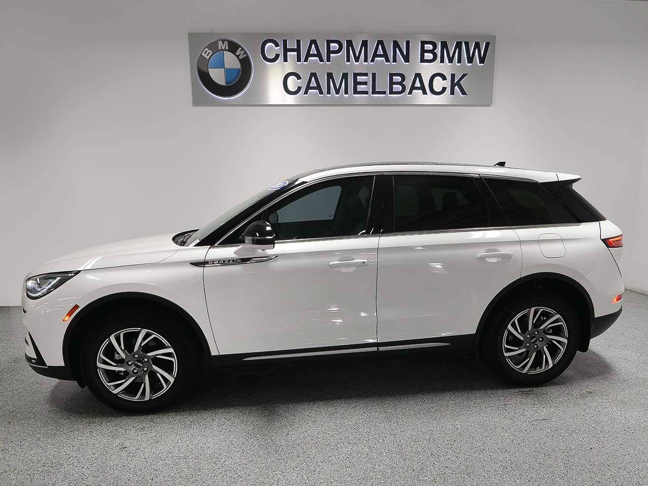 Used 2024 Lincoln Corsair AWD w/ Equipment Group 101A image 2