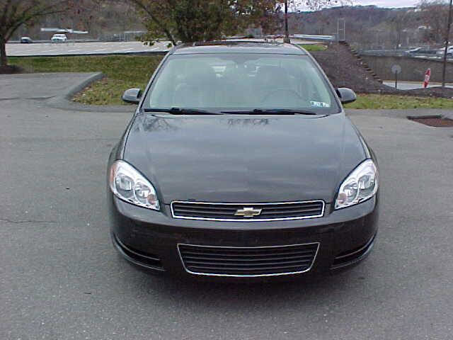 Used 2009 Chevrolet Impala LT w/ Luxury Edition Package FWD image 3