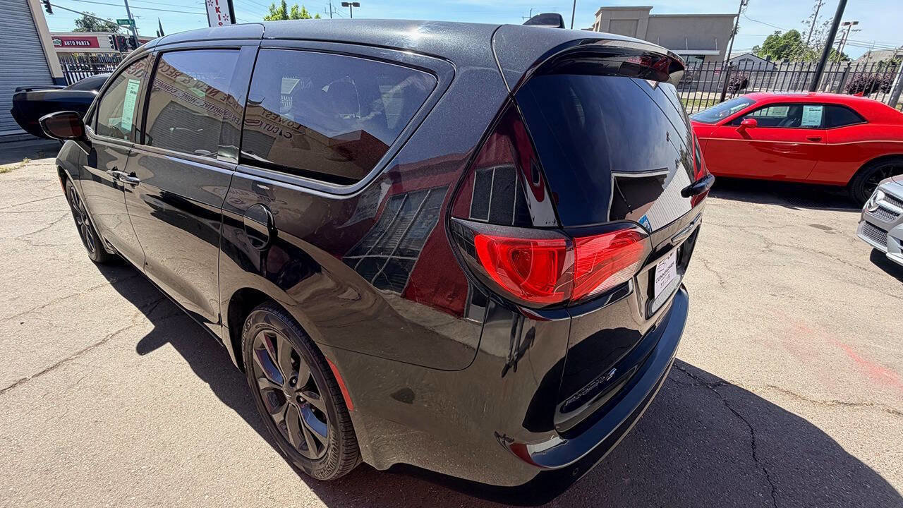 Used 2018 Chrysler Pacifica Touring Plus w/ S Appearance Package image 11